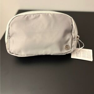 Lululemon Light Grey 1L “Everywhere belt bag